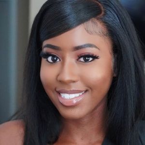 Meet your Posher, Cleo